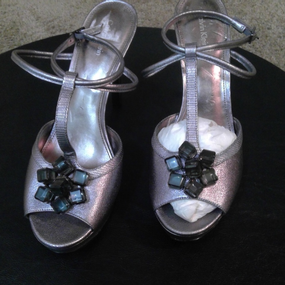 high heeled sandal